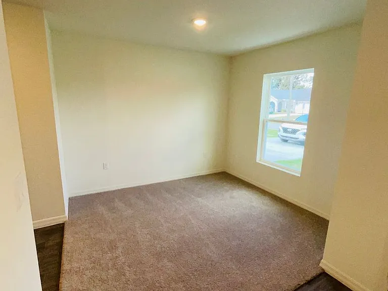 1701 SE Manth Ln — Photo 4