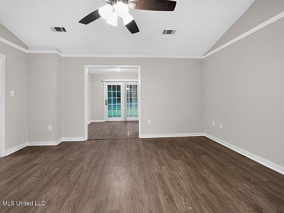 5th image of 163 Holly Hill Dr