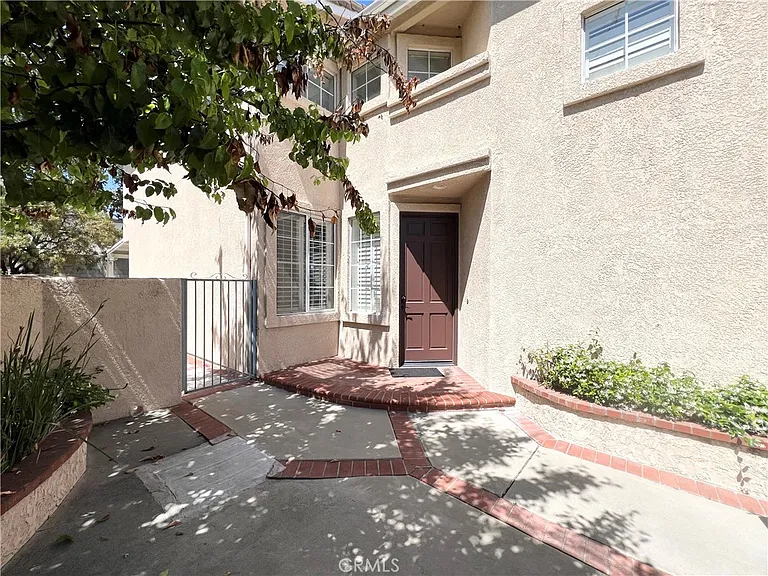 15201 Riviera Ln — Photo 2