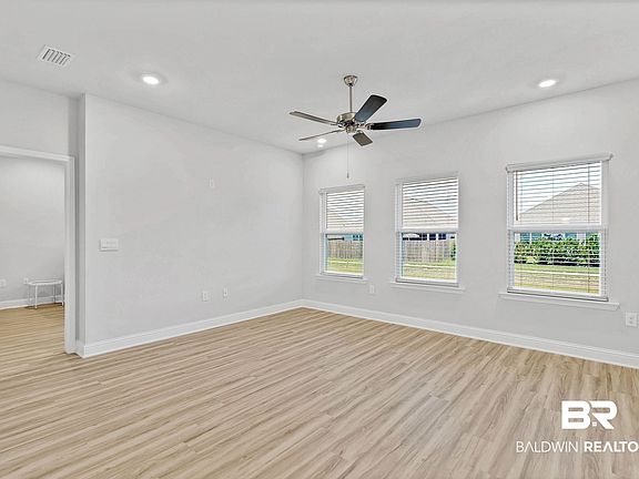 5th image of 4180 Montague Dr