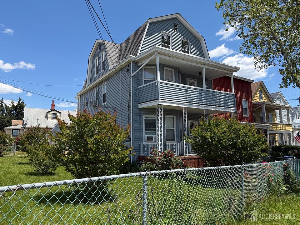 1st image of 492 Sayre Ave