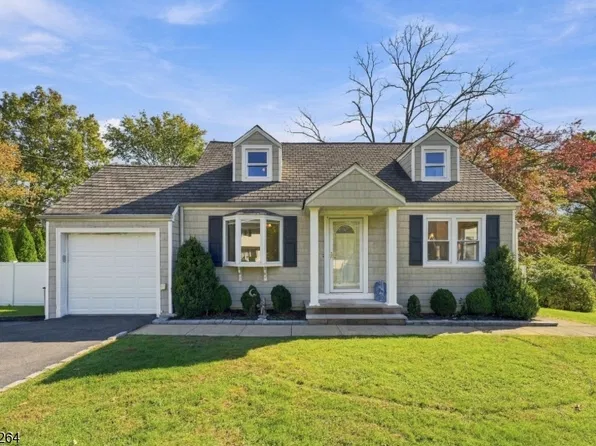 33 Kahl Rd, East Hanover Twp., NJ 07936