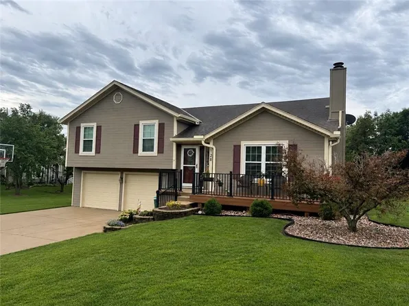 128 SW Tess Ct, Lees Summit, MO 64081