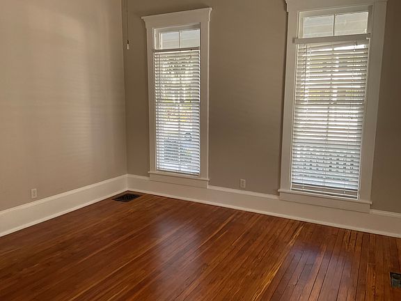 4th image of 905 E Henry St #A