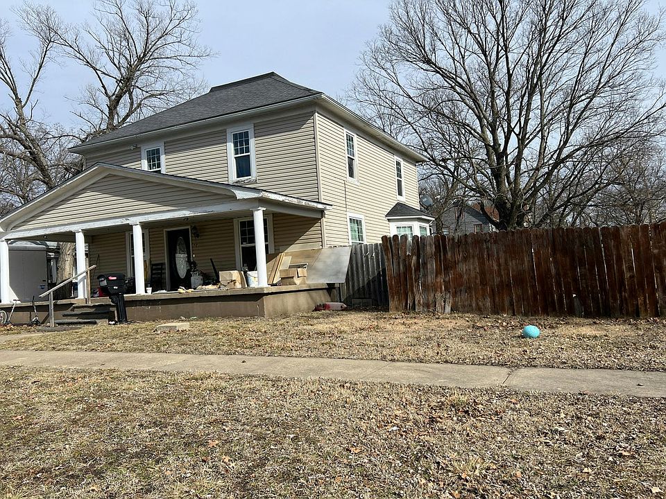 819 N Washington Ave, Iola, KS 66749 | Zillow