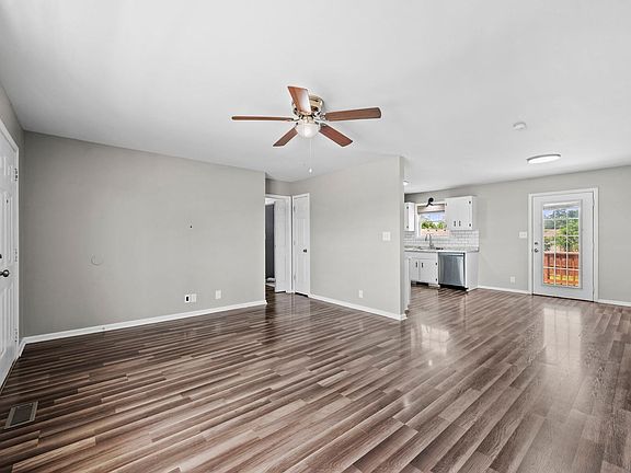 3rd image of 307 Pappy Dr