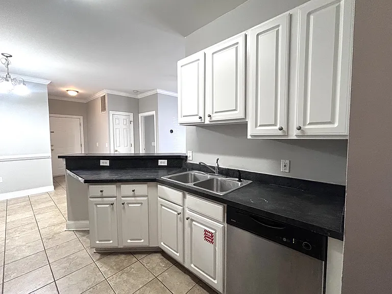 2041 Silvercrest Dr #B — Photo 10