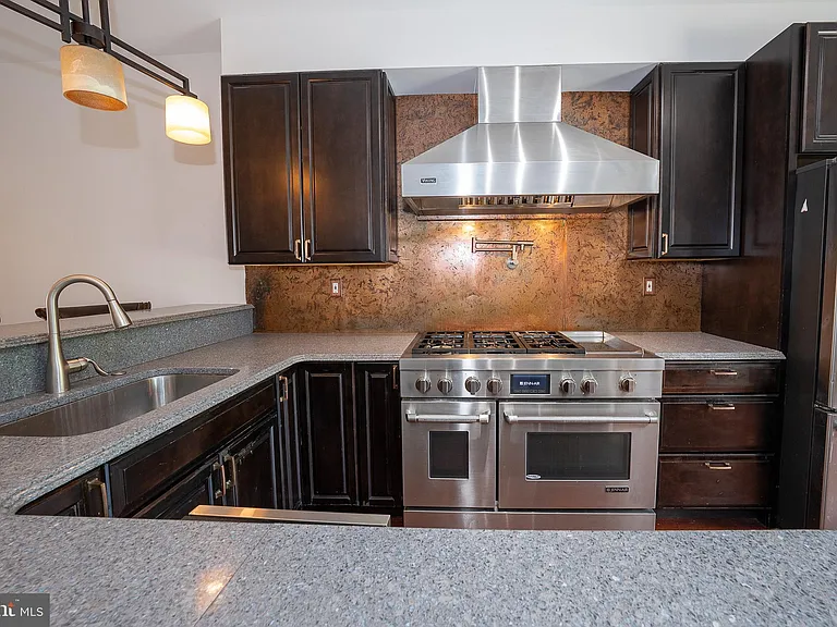 601 Poplar St — Photo 9