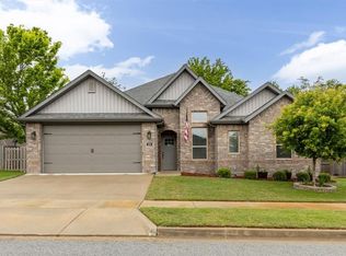 505 N Sabine Pass Rd, Fayetteville, AR 72704