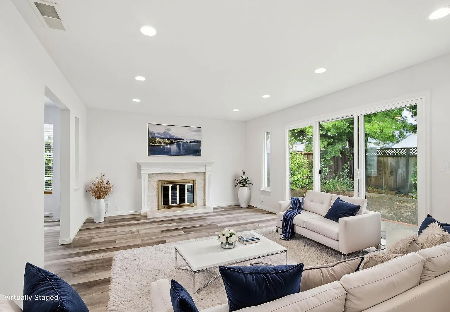 Large Cupertino Home — Photo 3