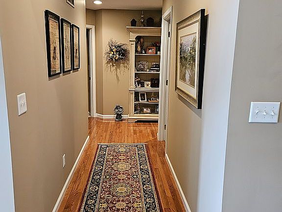 4th image of 716 Windy Ridge Dr