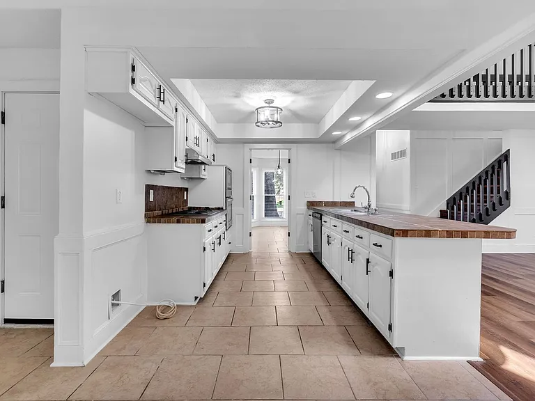 7347 Richmond Rd — Photo 24