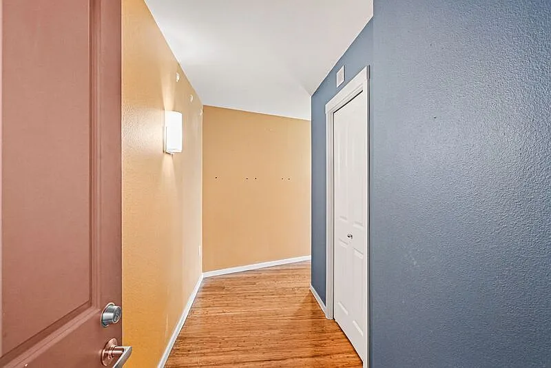 2 bed, 2.0 bath, 1079 sqft, $3,000 — Photo 4