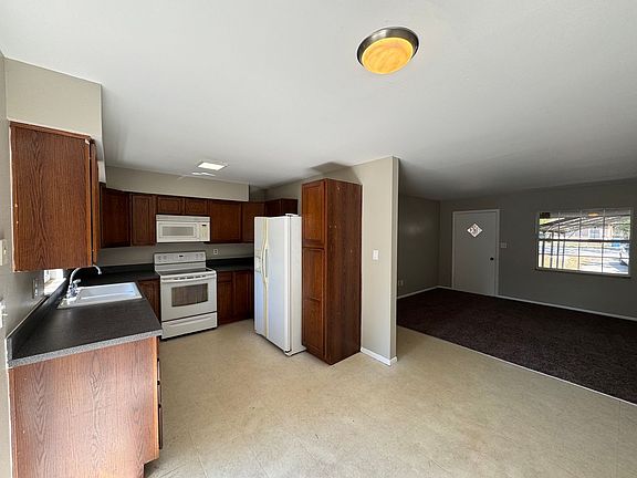 5th image of 950 W French Ave