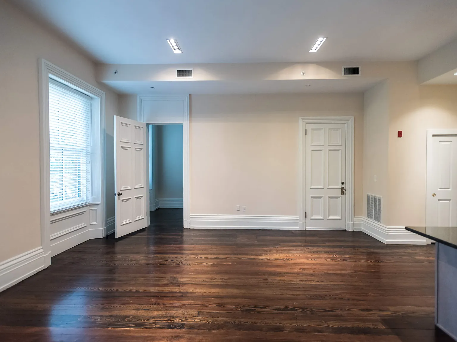 2 bed, 920 sqft, $1,590 — Photo 3