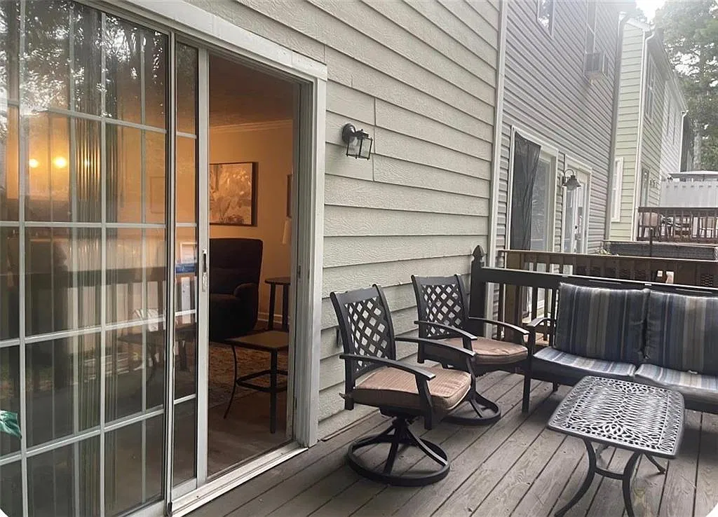 2 bed, 2.5 bath, 1172 sqft, $1,500 — Photo 2