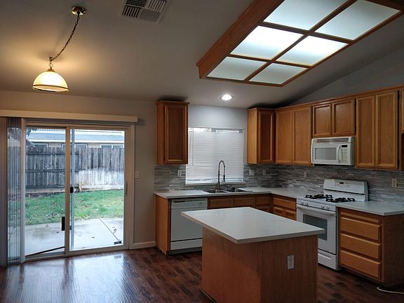 3rd image of 7001 Bolzano Way