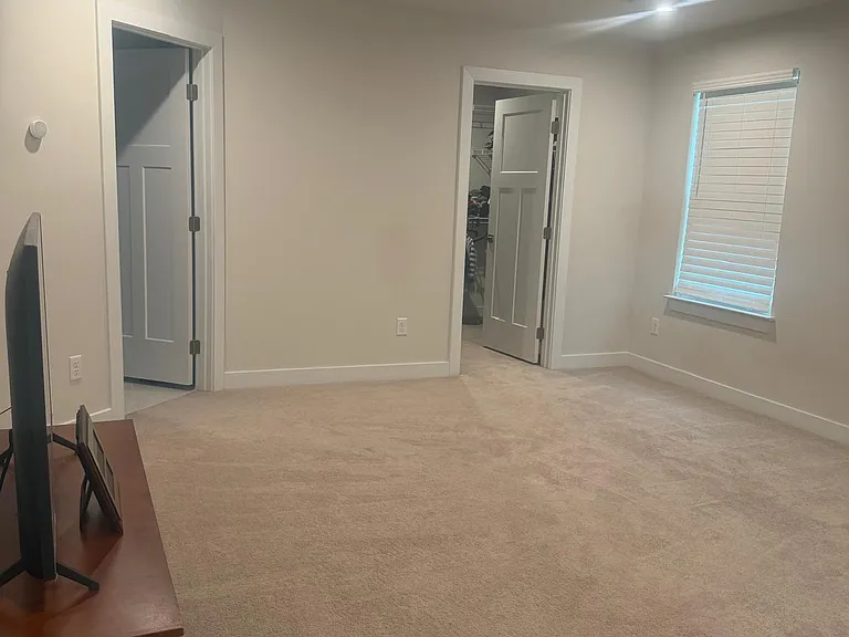 300 Finnegan Ct — Photo 29