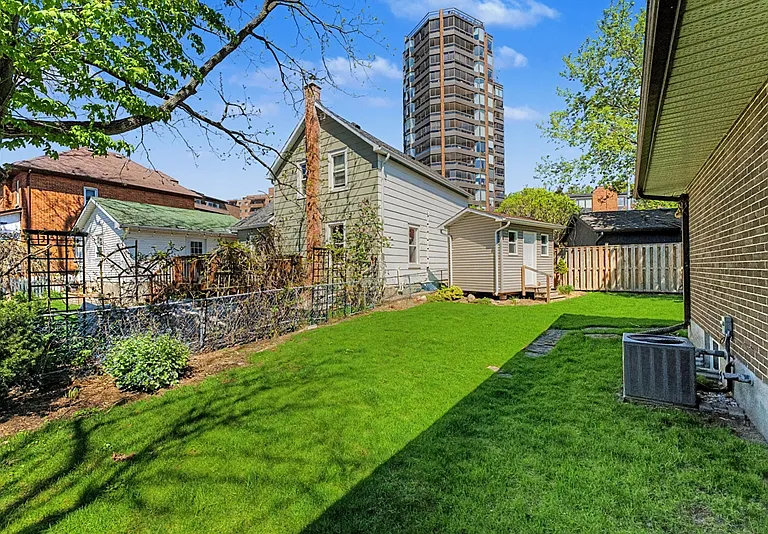 10 Duckworth St — Photo 19
