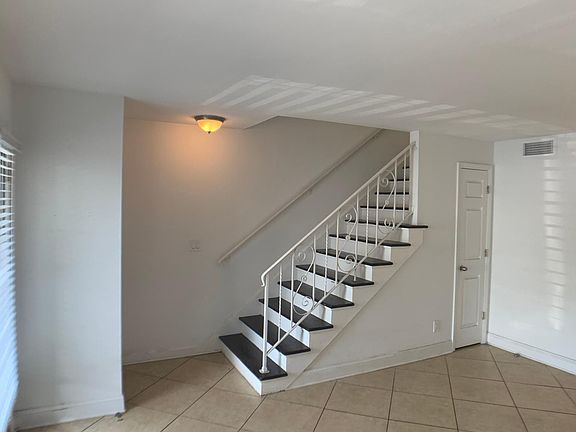 4th image of 2815 W Horatio St APT 9