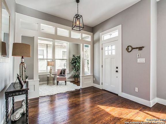 4th image of 819 Dawson St
