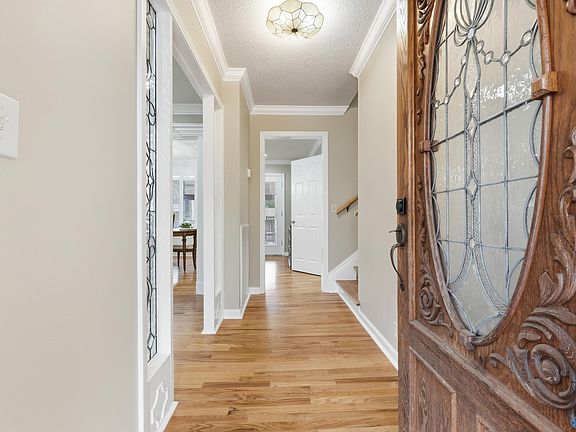 4th image of 2204 Fairfax St NE