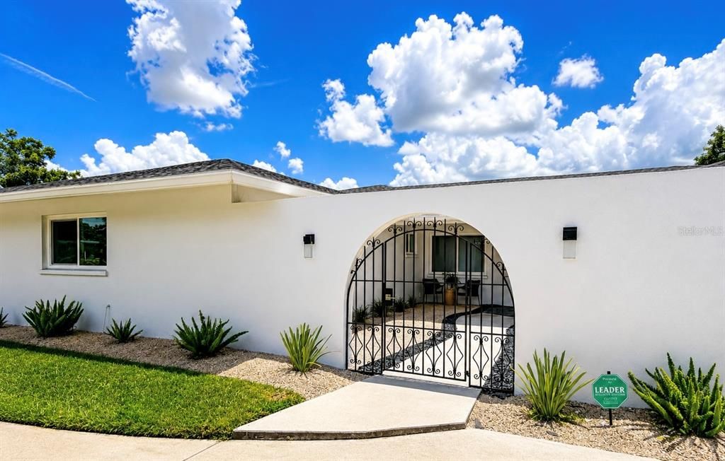 2806 Satsuma Dr, Sarasota, FL - View 3