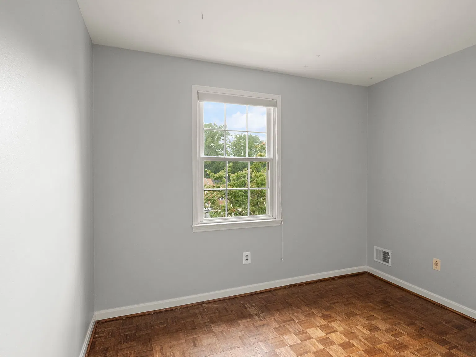 3 bed, 1.5 bath, 1218 sqft, $2,600 — Photo 3