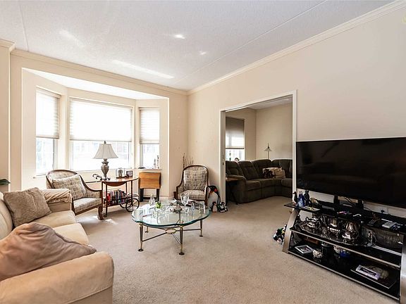 4th image of 50 Merrick Ave