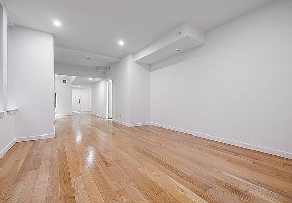 4th image of 37 Wall St APT 21J
