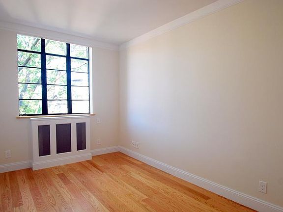 3rd image of 72 Barrow St APT 6W