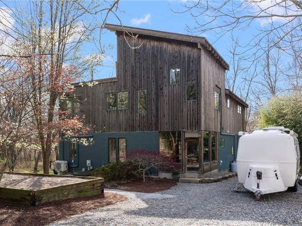 85 Gondola Ave, Jamestown, RI 02835