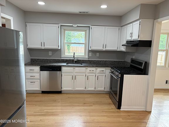 2nd image of 19 Lennox Ave