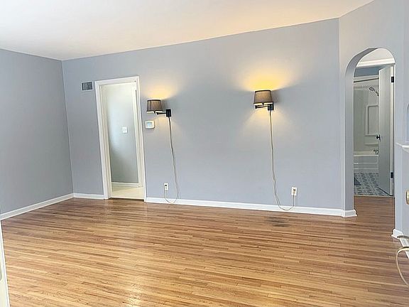 2nd image of 1616 Belle Ave