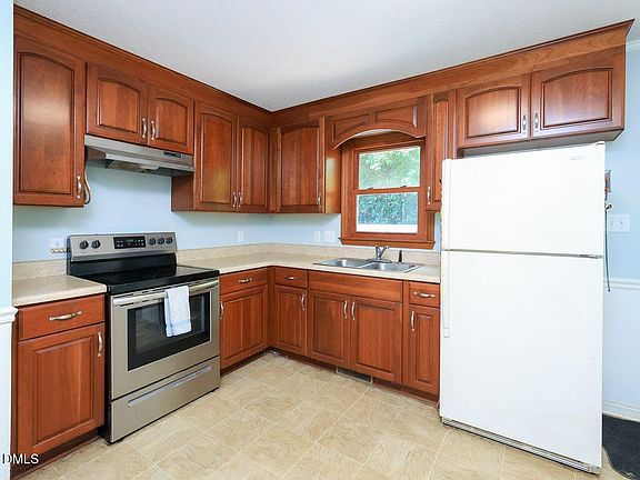 3rd image of 6113 Iris Dr