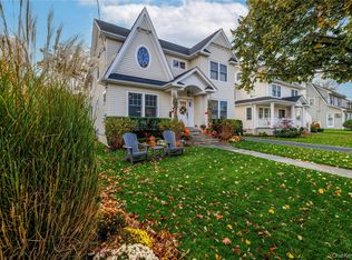 16 Westminster Rd, Rockville Centre, NY 11570