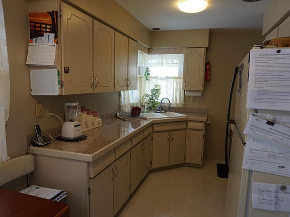 3rd image of 3108 Lorraine Ave