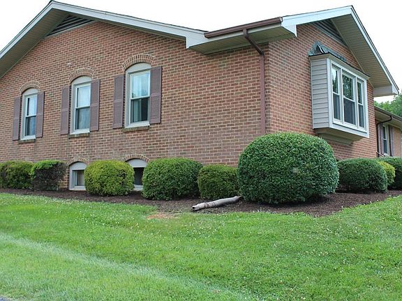 4th image of 131 Royal Cir
