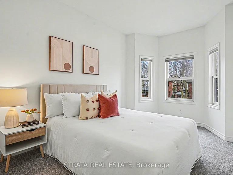 423 Manor Rd E — Photo 21