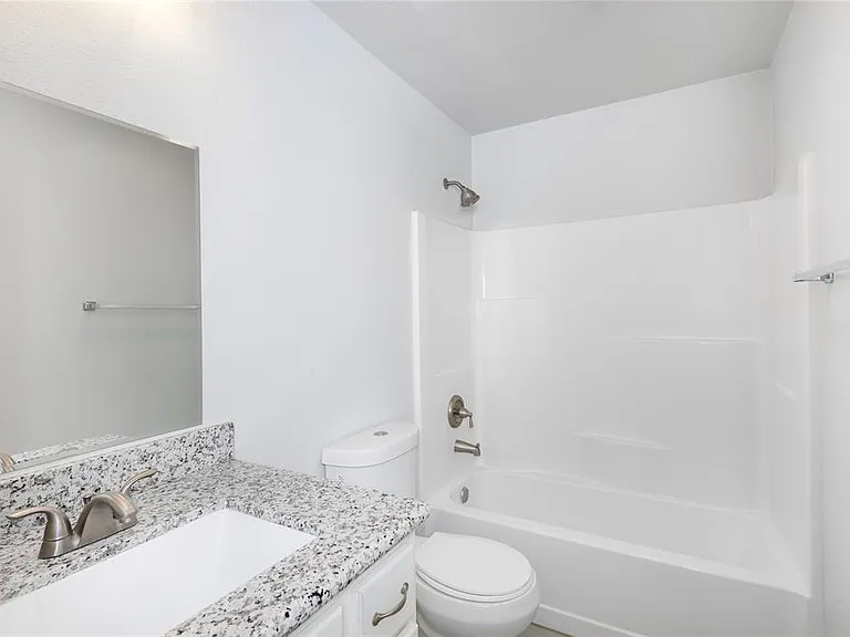 638 Luke St #B — Photo 1
