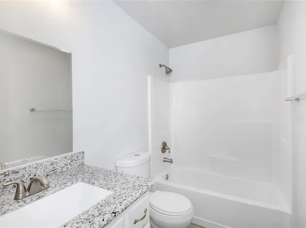638 Luke St Unit B, Dayton, TX 77535