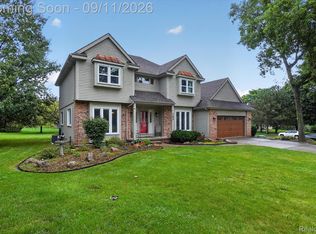 752 Cambridge Cir, Grand Blanc, MI 48439