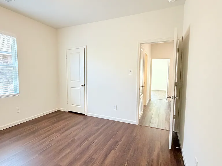 717 Yorkshire Dr — Photo 9