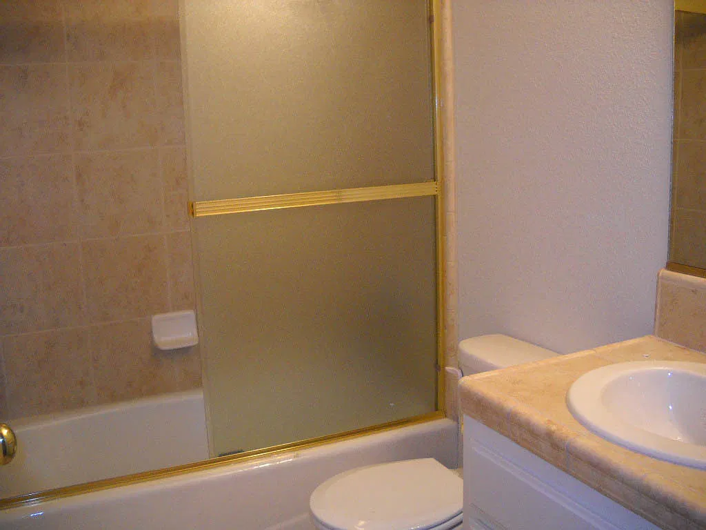 4 bedroom home with updated amenities, upgrades, a nice floor plan and good access to FWY 41, sch... — Photo 4