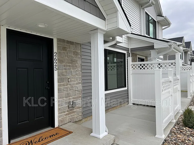 2625 SE Osier Ave — Photo 2