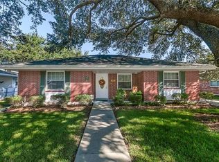 2145 Esplanade Pl, Gretna, LA 70056