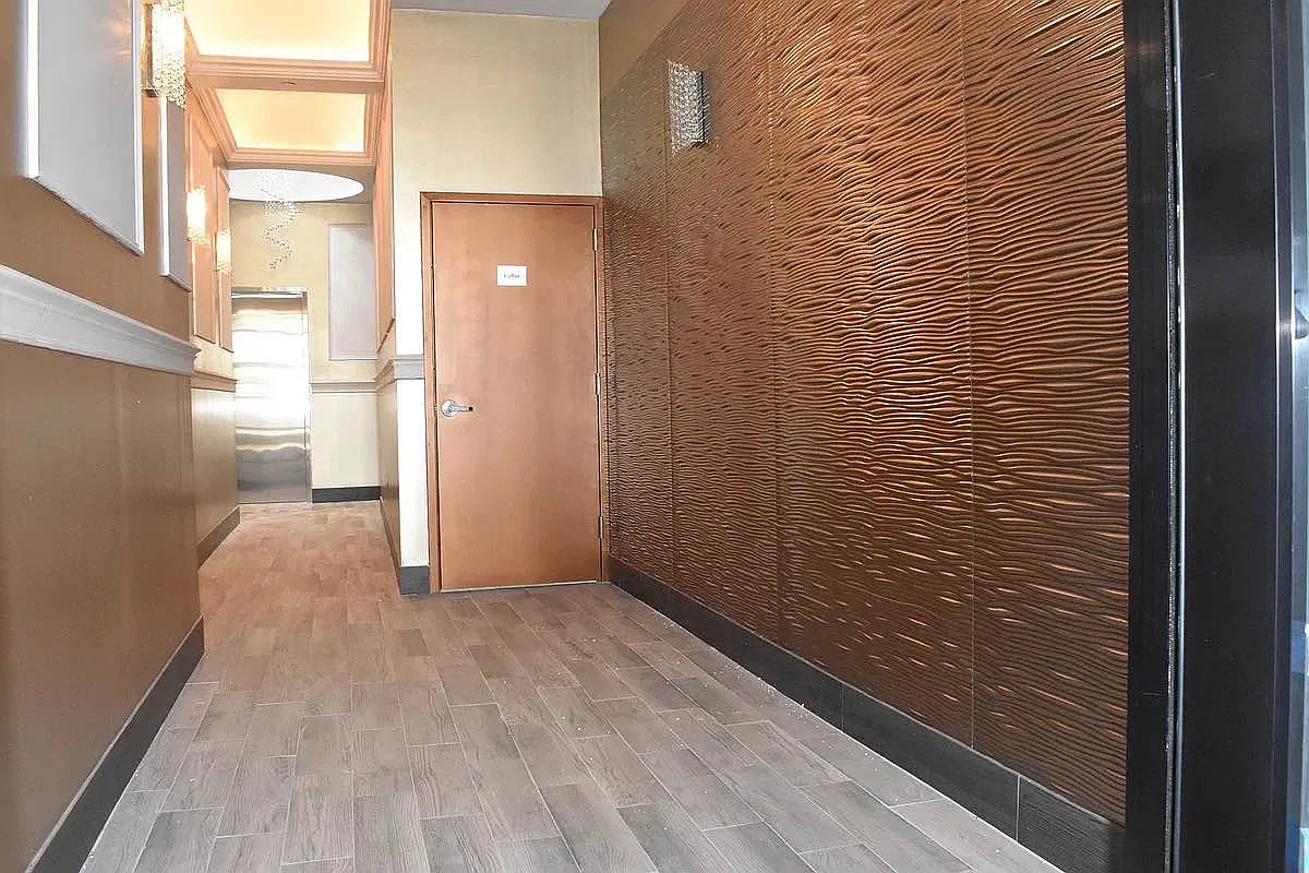 21-34 Broadway — Photo 2