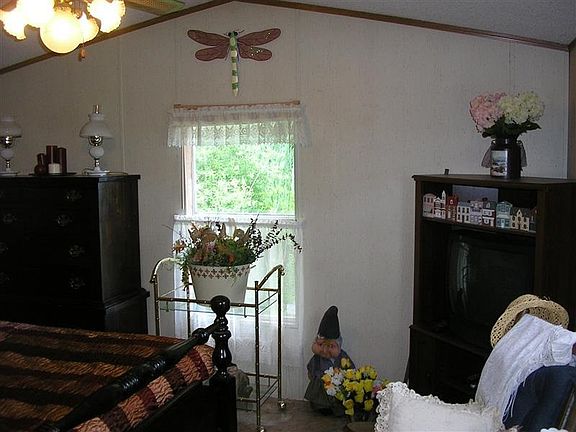 4th image of 205 Jeffersonville North Branch Rd