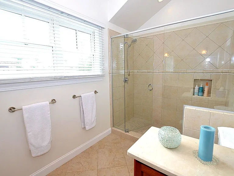 135 E Ave — Photo 14