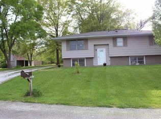 715 W Tolton Dr, Quincy, IL 62305